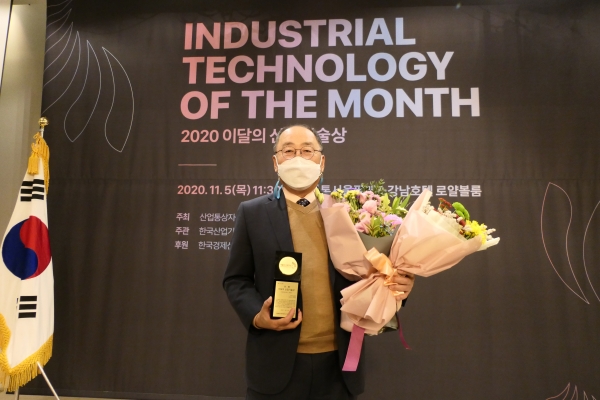 레이저옵텍 주홍 회장은 이달의 산업기술상(사업화기술부문)에서 ‘산업통상자원부 장관상’을 받았다.