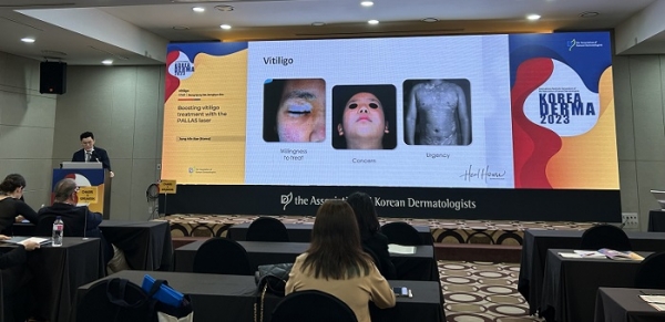 Director Jung Min Bae from Heal House Dermatology is delivering a lecture on the treatment method for vitiligo utilizing the Pallas laser.
